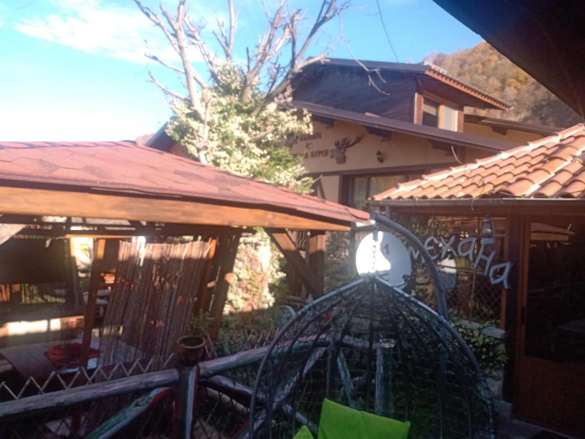 Кръчмъ При Байката Hotel Ribarica Exterior photo